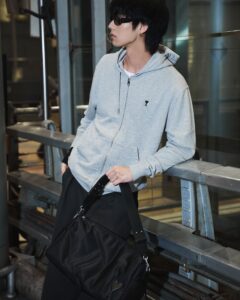 “ไบร์ท วชิรวิชญ์” เผย Airport Look สไตล์หนุ่มปารีเซียงสุดคูล เตรียมบินลัดฟ้าร่วมชมรันเวย์โชว์ AMI Paris Fall-Winter 2026 ณ กรุงปารีส ประเทศฝรั่งเศส