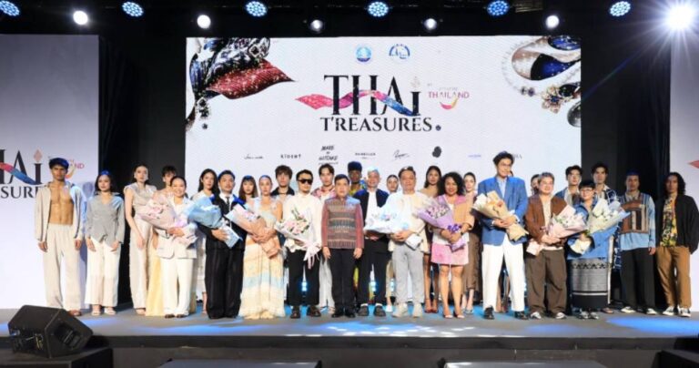 ททท. เปิดงาน “THAI T’REASURES by Amazing Thailand” ชู “ของดีประเทศไทย” ผสานแฟชั่นไทย ร่วมสมัย ดึง 8 ดีไซเนอร์–ICONCRAFT–อัญมณีไทย สู่รันเวย์ “แฟชั่นไทยเท่”